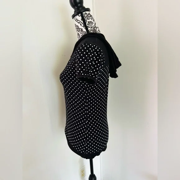 Energie Women’s Black & White Polka Dot Drawstring V-Neck Hooded T-Shirt - Picture 2 of 8